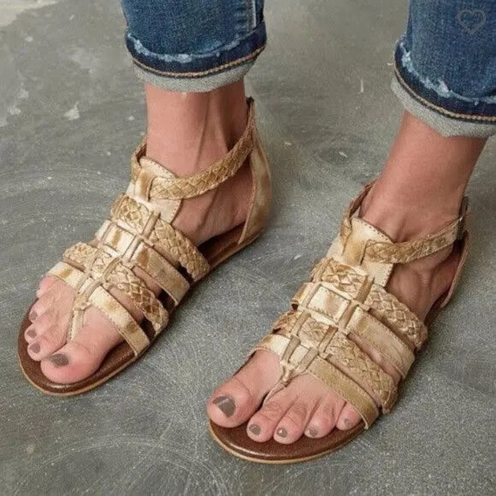 Roan bed Stu Kaliope sandals
